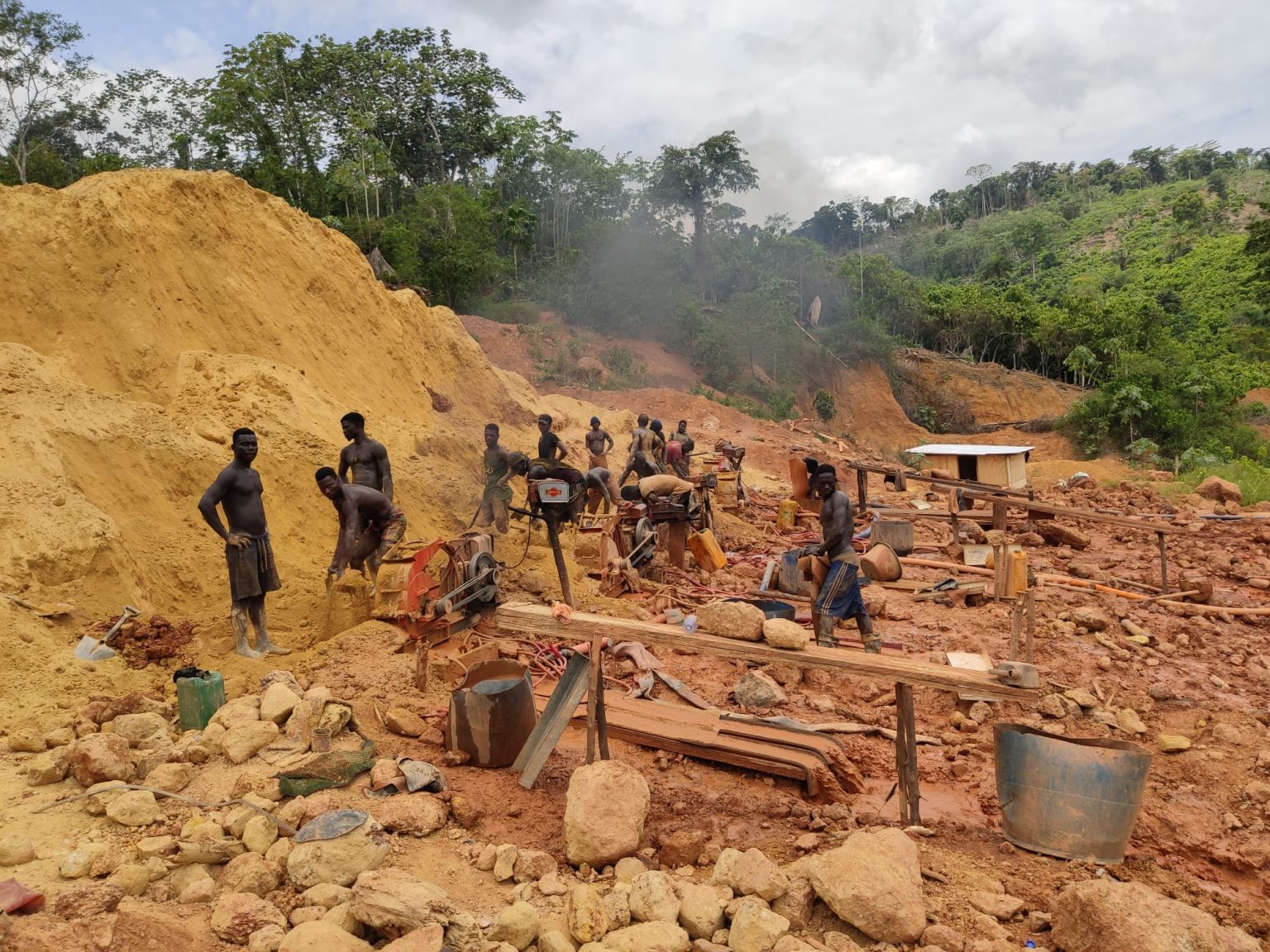 small scale miners in Ghana 02 | Commodity Monitor